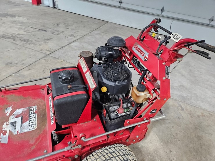 #689-•-ferris-comfort-controll-dd-walk-behind-mower-image-12