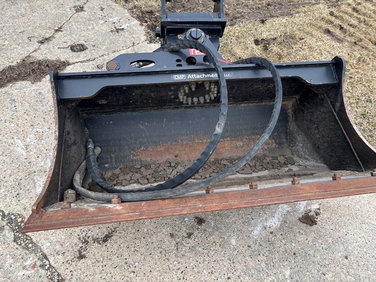 #2327-•-cmp-48"-excavator-swivel/ditching-bucket-image-1