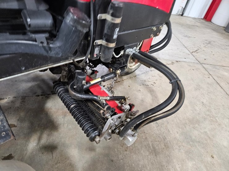 #695-•-toro-reelmaster-3550-d-fairway-mower-image-12