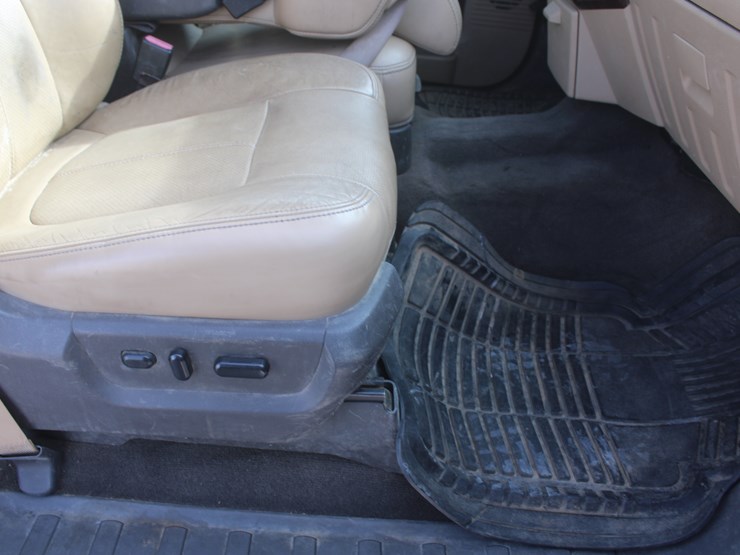 2011-ford-f250-lariat-image-22