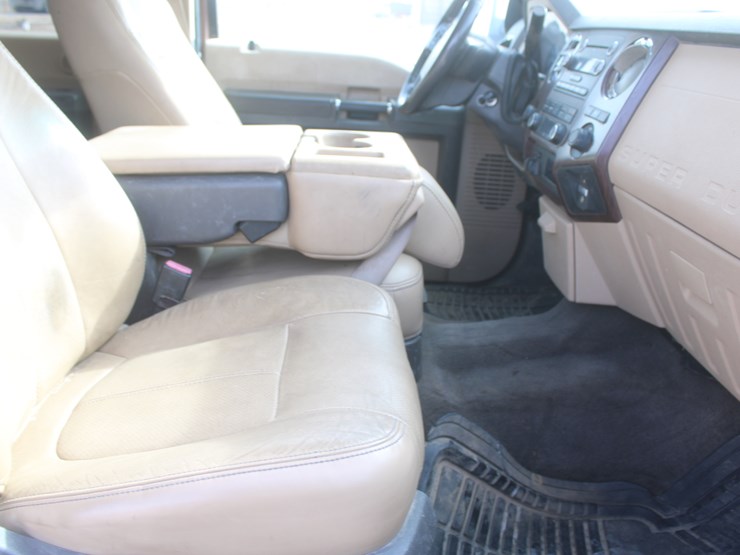 2011-ford-f250-lariat-image-23