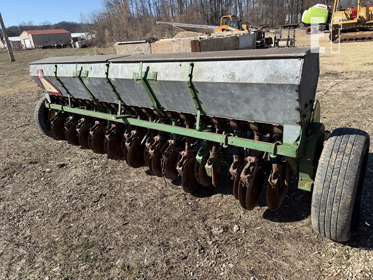 john-deere-van-brunt-drill-5862-image-4