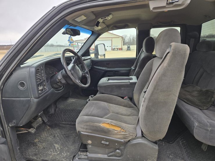 2001-chevrolet-k2500-image-19