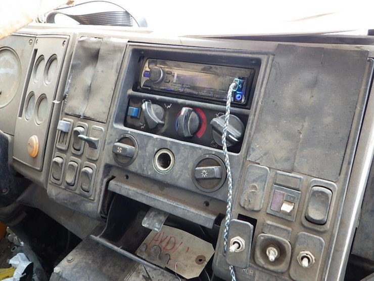 2005-elgin-sc-8000-s/a-street-sweeper-image-47