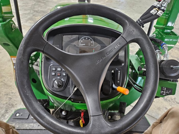 2025-john-deere-3032e-image-37