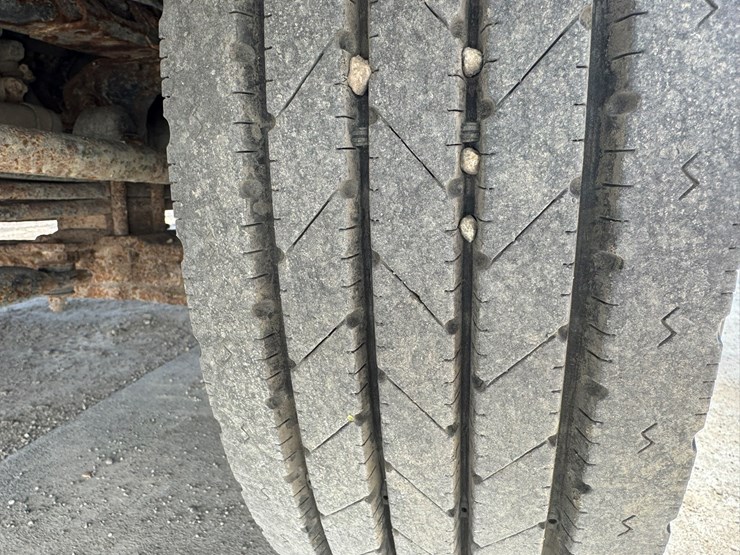 2018-isuzu-nrr-image-61