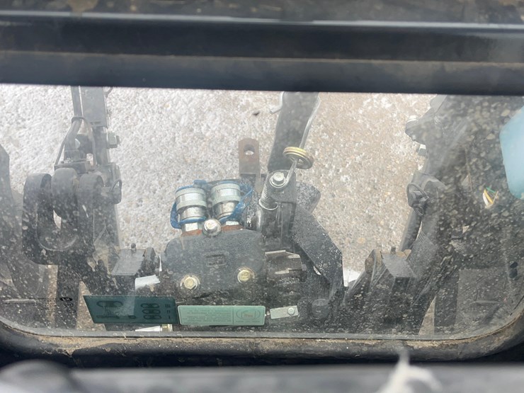 kioti-rx8320-power-shuttle-tractor-with-loader-image-49