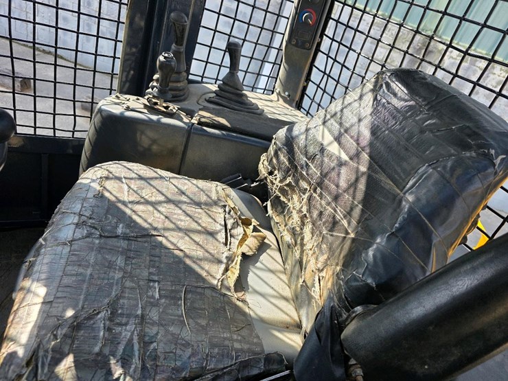 2003-deere-540g-iii-image-18