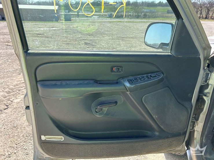 2005-chevrolet-3500-image-13