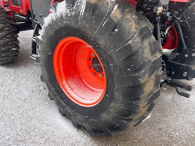 kioti-rx8320-power-shuttle-tractor-with-loader-image-27