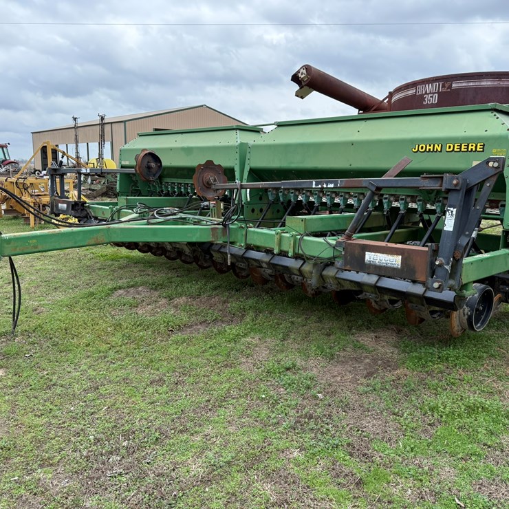 JOHN DEERE 1560