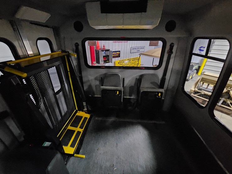 2012-ford-e350-image-14