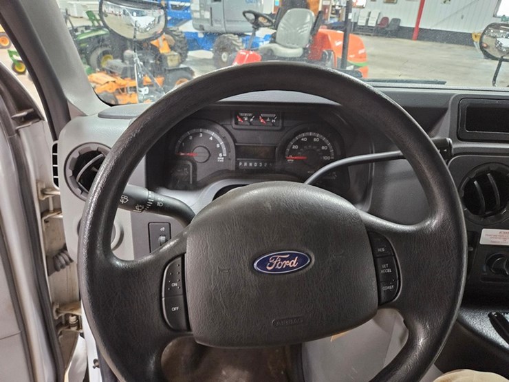 2012-ford-e350-image-28