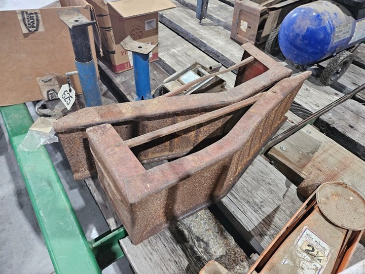 #625-•-jacks-stands,-ramps,-and-floor-jack-image-5