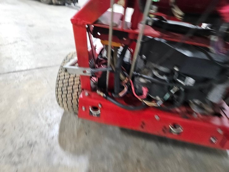 #689-•-ferris-comfort-controll-dd-walk-behind-mower-image-23