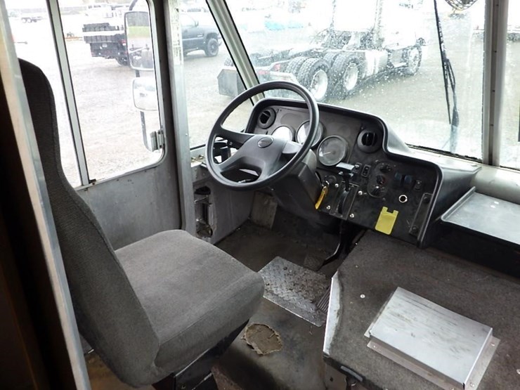 2008-freightliner-mt45-image-21