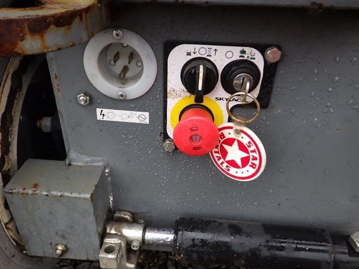 2017-skyjack-sj4632-scissor-lift-image-19