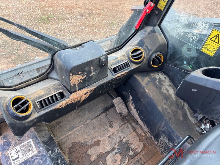 2023-jcb-2ts-7t-image-15