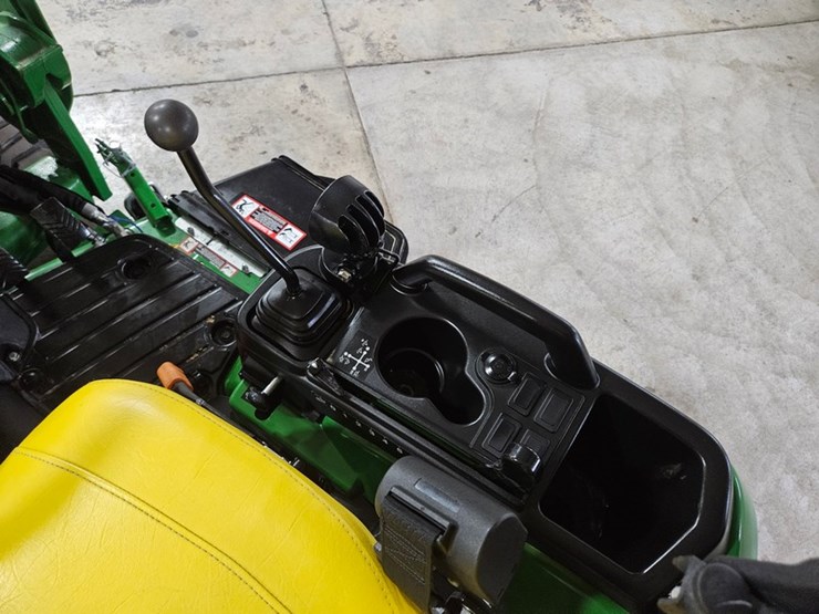 2024-john-deere-1025r-image-24