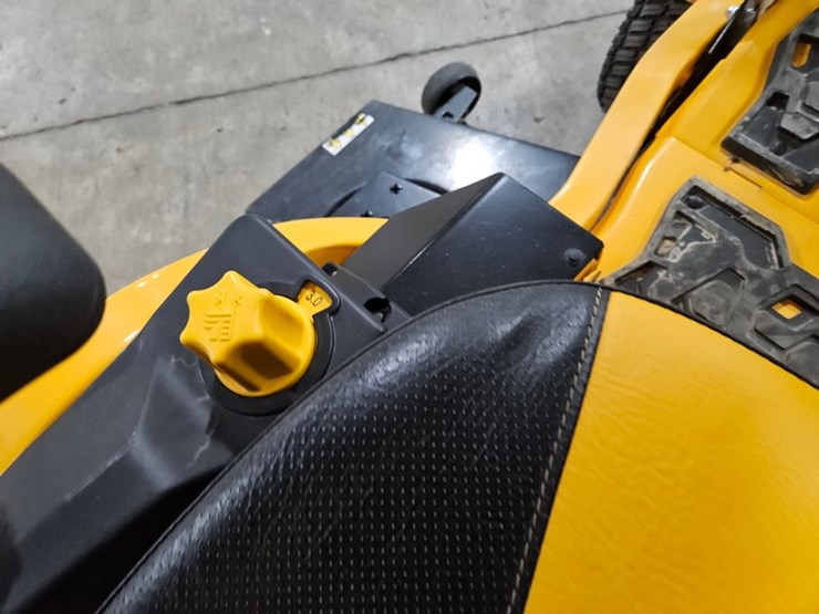 #699-•-2024-cub-cadet-ultima-zts2-zero-turn-mower-image-18