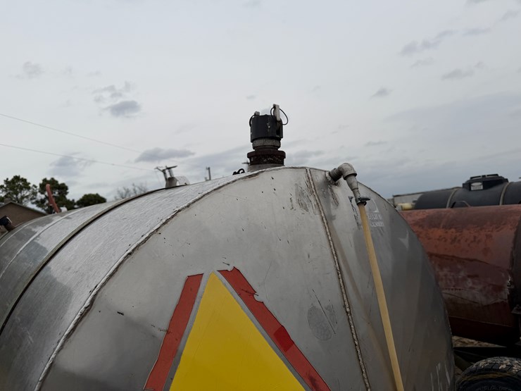 #41259-•-~1000-gallon-fuel-wagon-image-23