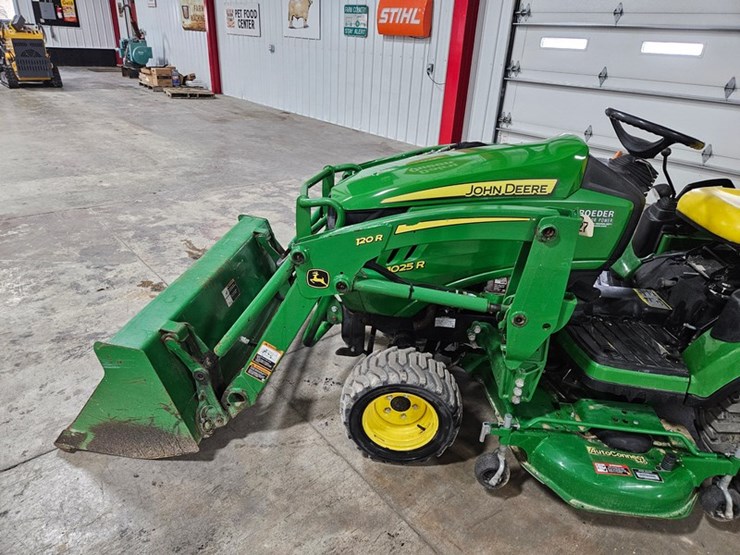 2018-john-deere-1025r-image-12