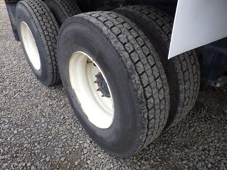 2018-freightliner-m2-15'-t/a-dump-truck-image-24