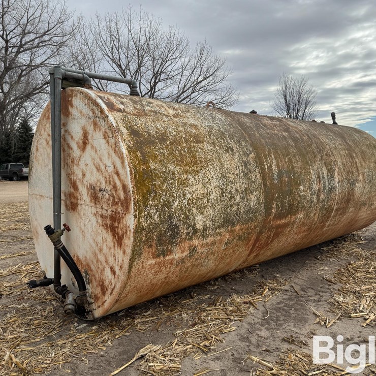 8000-Gal Fuel Tank W/Pump