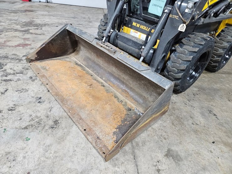 2021-new-holland-l318-image-9