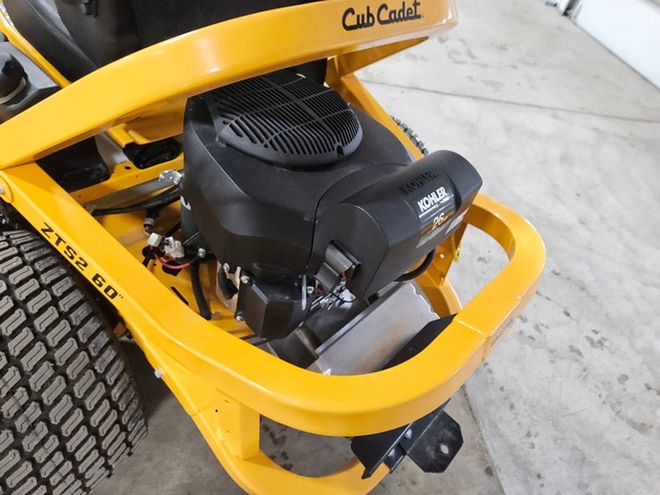 #699-•-2024-cub-cadet-ultima-zts2-zero-turn-mower-image-14
