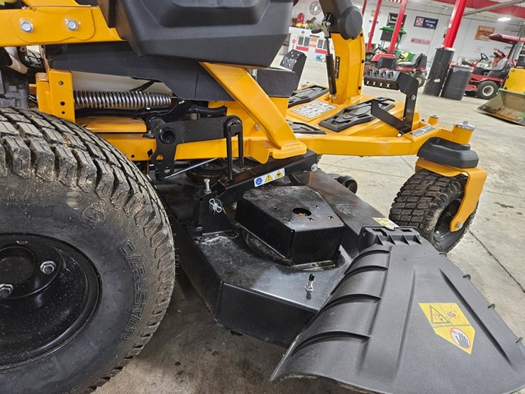 #699-•-2024-cub-cadet-ultima-zts2-zero-turn-mower-image-26