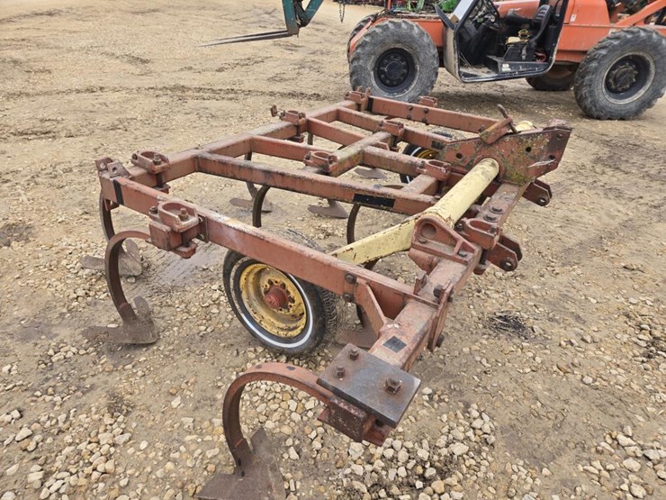 #76-•-krause-3pt-chisel-plow-image-4