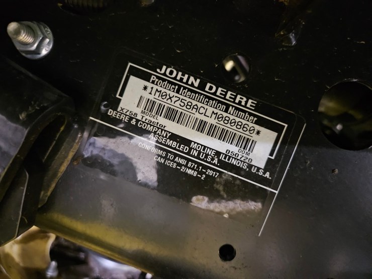 2020-john-deere-x758-image-41