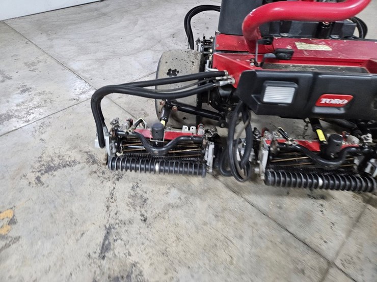 #695-•-toro-reelmaster-3550-d-fairway-mower-image-9