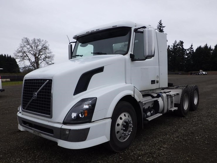 2011-volvo-vnl-t/a-truck-tractor-image-1