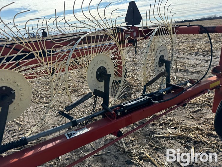 h&s-12-wheel-high-capacity-rake-image-18