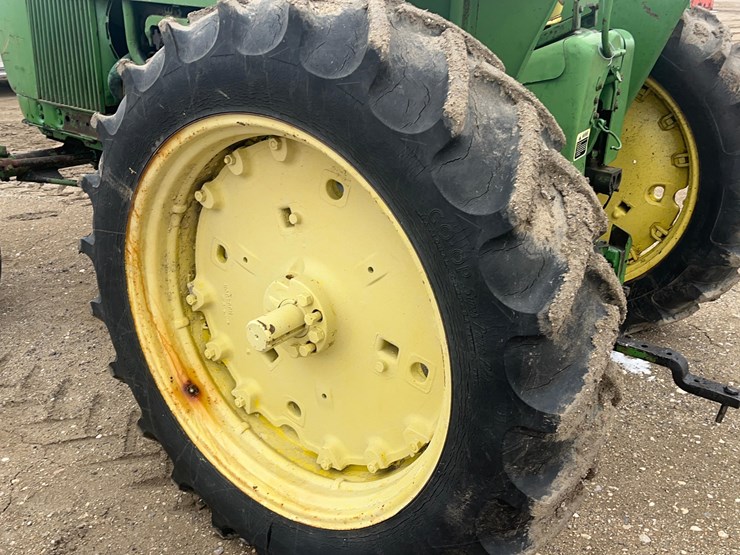 john-deere-3020-image-14