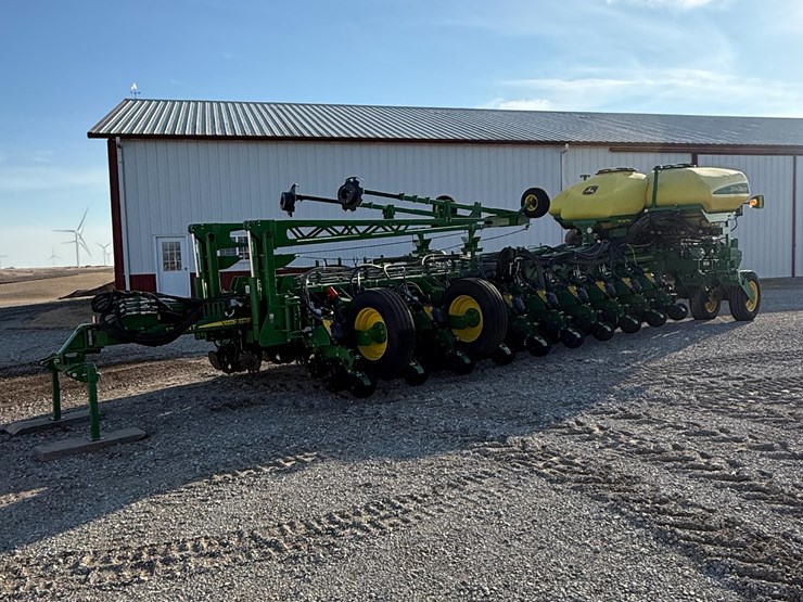 2021-john-deere-1775nt-image-1