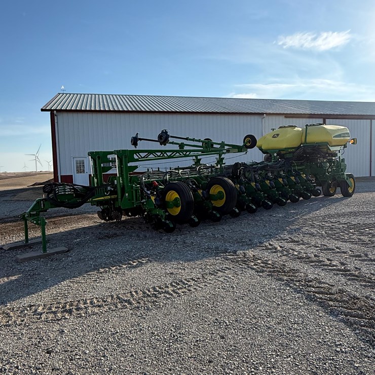 2021 JOHN DEERE 1775NT