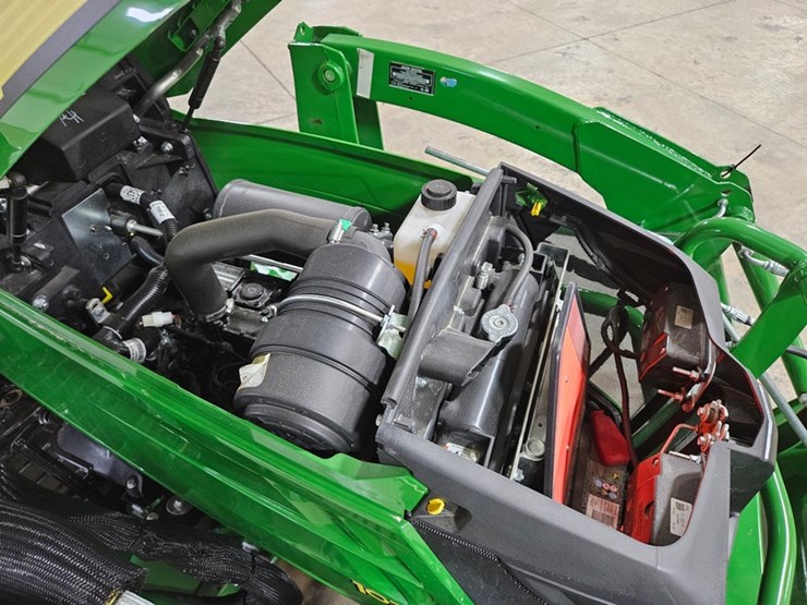 2024-john-deere-1025r-image-42