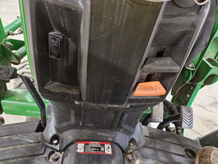 2018-john-deere-1025r-image-29