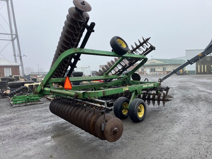 john-deere-235-image-11