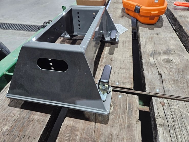 #693-•-b&w-companion-gm-5th-wheel-mount-image-5