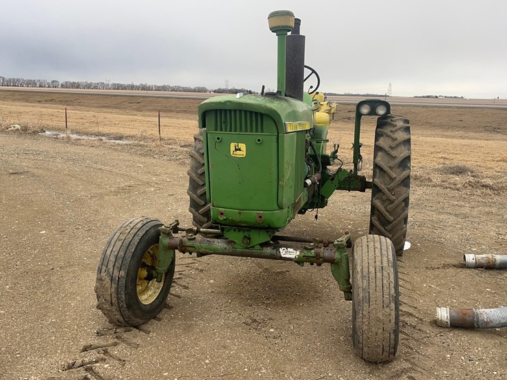 john-deere-3020-image-2