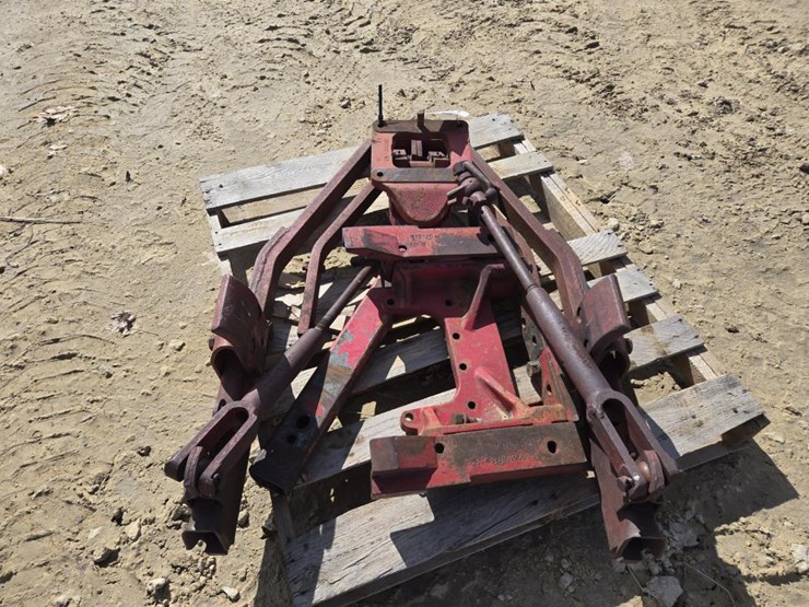 #163-•-international-2pt-hitch-image-3