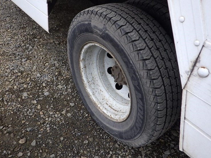 2004-ford-e350-image-24