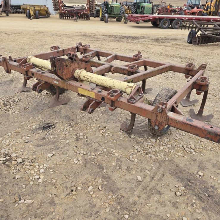 #76 • KRAUSE 3PT CHISEL PLOW