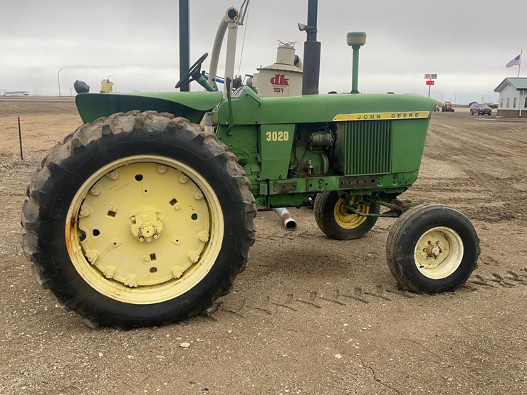 john-deere-3020-image-5