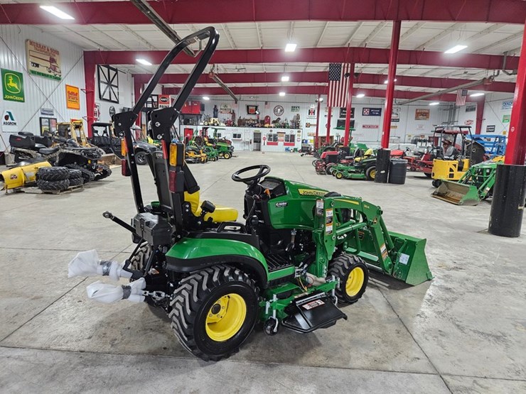 2024-john-deere-1025r-image-5