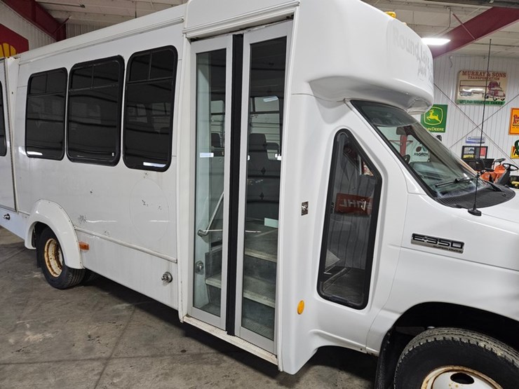 2012-ford-e350-image-34